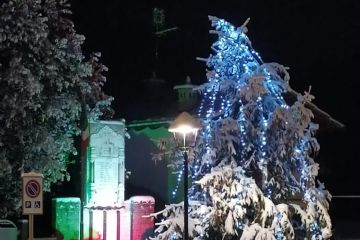 SINDACO, AMMINISTRATORI, SEGRETARIO COMUNALE E DIPENDENTI COMUNALI AUGURANO A TUTTI I CITTADINI BUONE FESTE E FELICE 2023.<br>